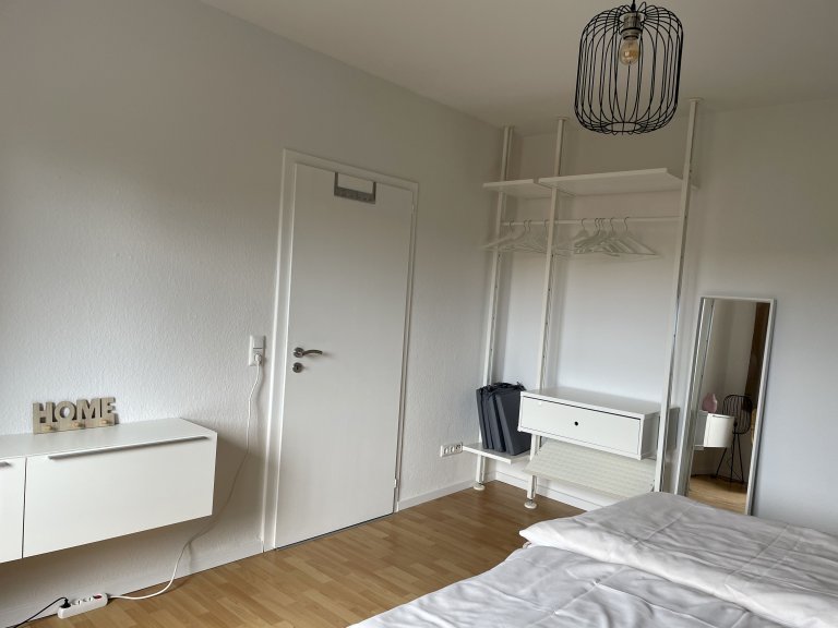 Offener Kleiderschraank für Garderobe